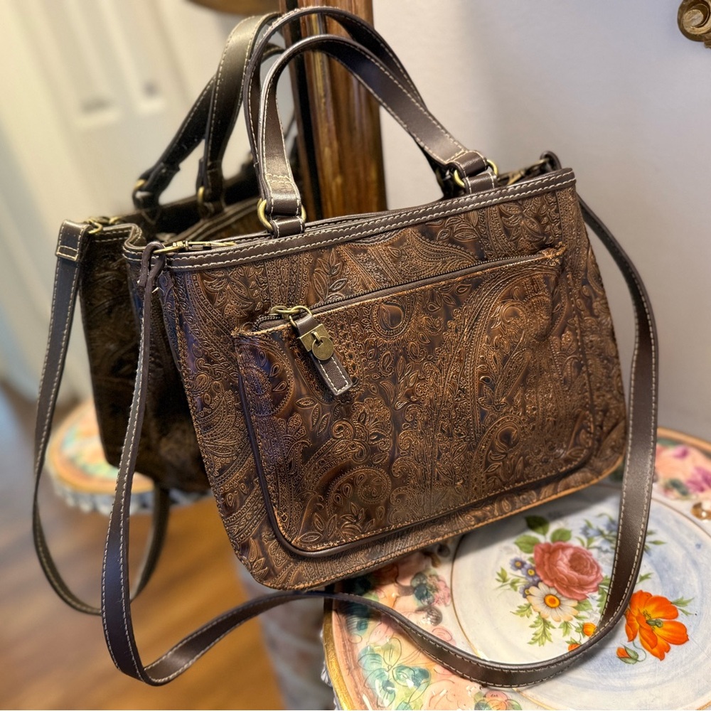 SOLD✔️Relic Brown Embossed Shoulder Bag